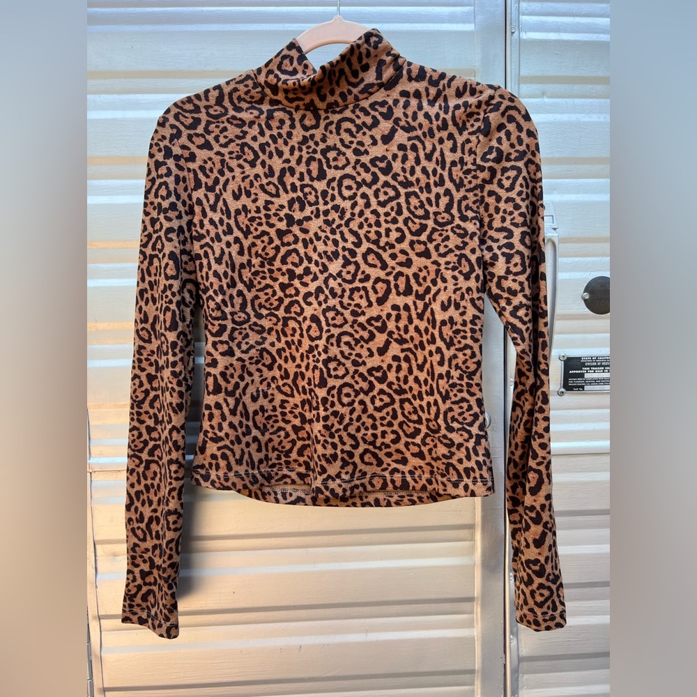 NWOT leopard turtleneck sweater